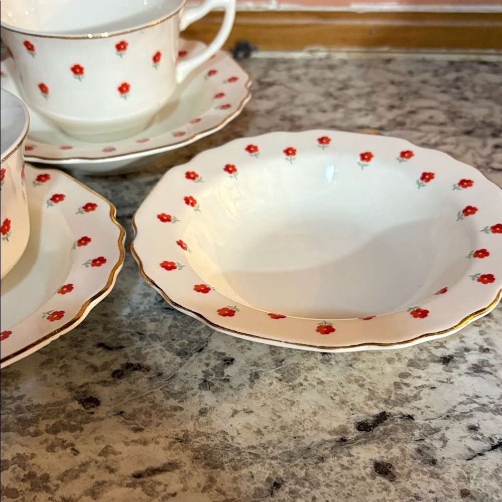 Charming Red Floral White Mug Set the 8 pieces - Picture 4 of 7